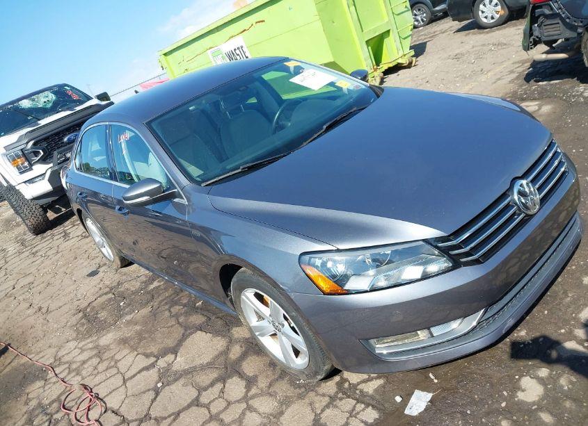 2015 Volkswagen Passat 1.8T LIMITED EDITION (VIN 1VWAT7A37FC109802) main photo