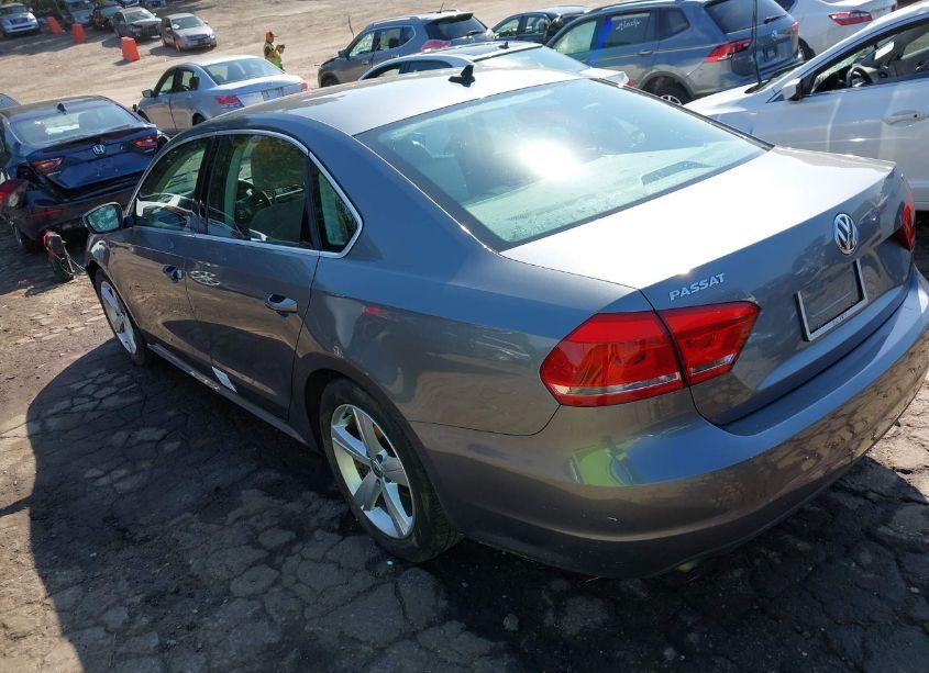 Photo 3 of 2015 Volkswagen Passat 1.8T LIMITED EDITION (VIN 1VWAT7A37FC109802)