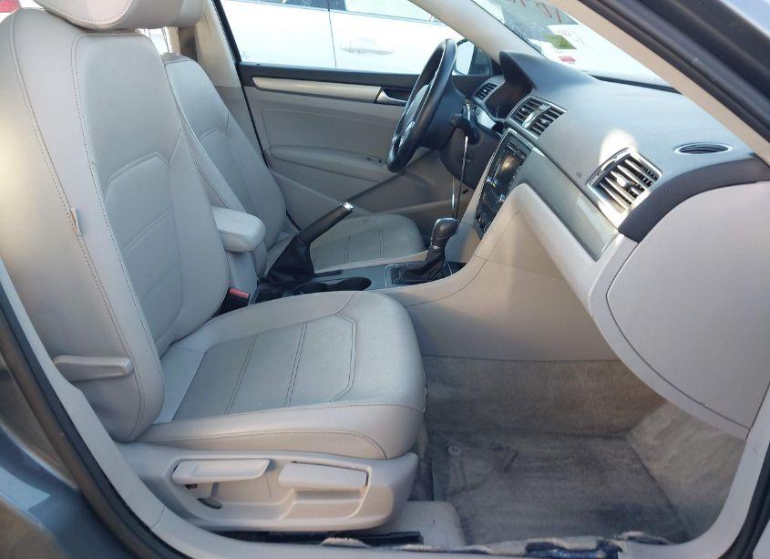 Photo 5 of 2015 Volkswagen Passat 1.8T LIMITED EDITION (VIN 1VWAT7A37FC109802)