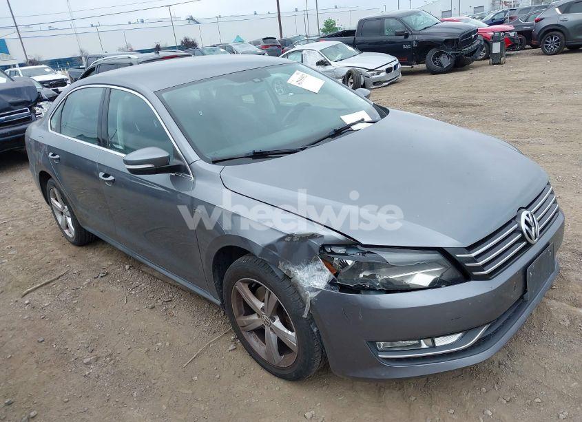 2015 Volkswagen Passat 1.8T LIMITED EDITION (VIN 1VWAT7A37FC111159) main photo