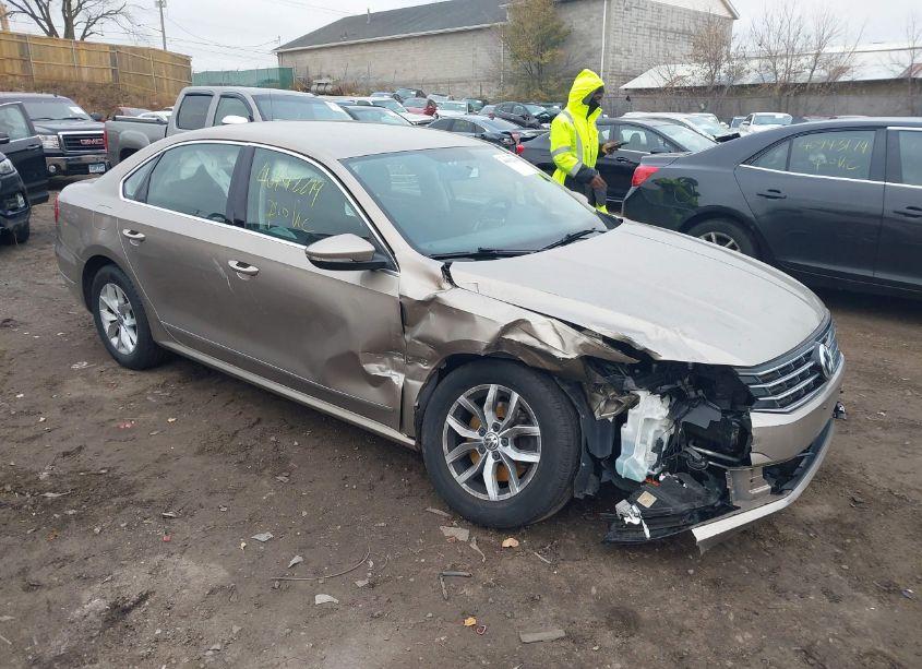 2016 Volkswagen Passat 1.8T S (VIN 1VWAT7A37GC022337) main photo