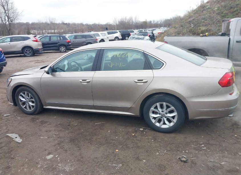 Photo 14 of 2016 Volkswagen Passat 1.8T S (VIN 1VWAT7A37GC022337)