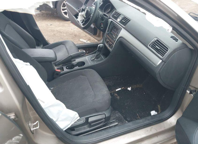 Photo 5 of 2016 Volkswagen Passat 1.8T S (VIN 1VWAT7A37GC022337)