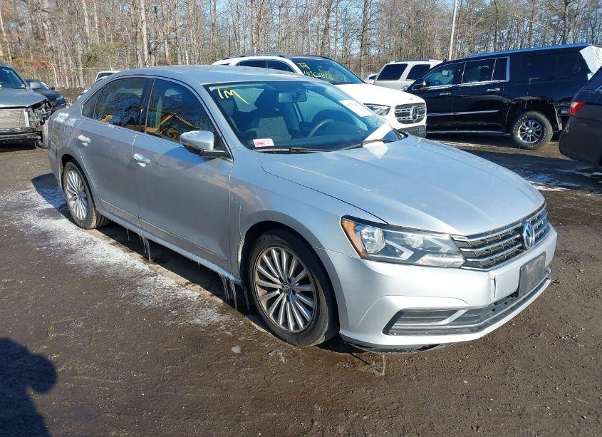 2016 Volkswagen Passat 1.8T S (VIN 1VWAT7A37GC026369) main photo