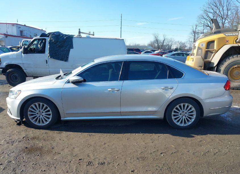 Photo 14 of 2016 Volkswagen Passat 1.8T S (VIN 1VWAT7A37GC026369)