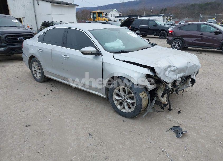 2017 Volkswagen Passat 1.8T S (VIN 1VWAT7A37HC058157) main photo