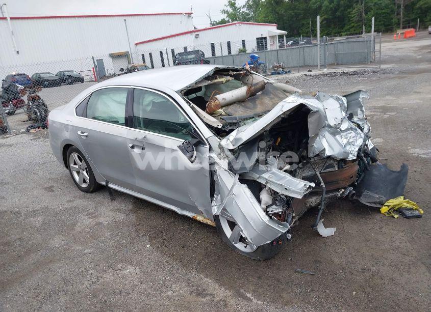 2014 Volkswagen Passat 1.8T WOLFSBURG EDITION (VIN 1VWAT7A38EC032808) main photo