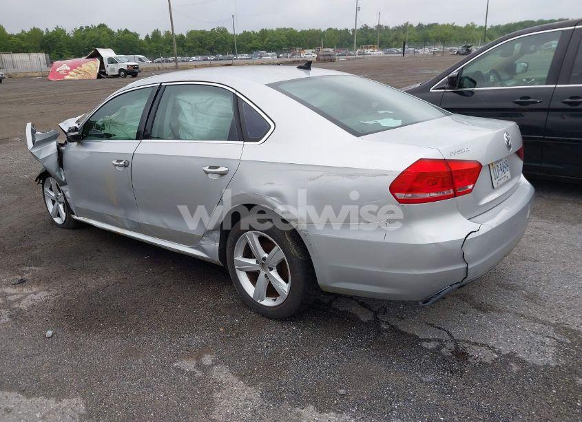 Photo 3 of 2014 Volkswagen Passat 1.8T WOLFSBURG EDITION (VIN 1VWAT7A38EC032808)