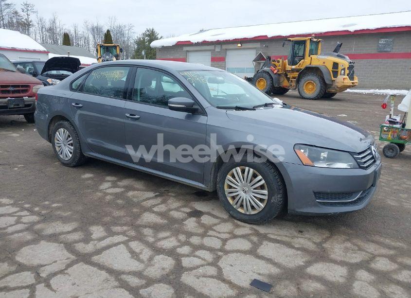 2014 Volkswagen Passat 1.8T S (VIN 1VWAT7A38EC110410) main photo