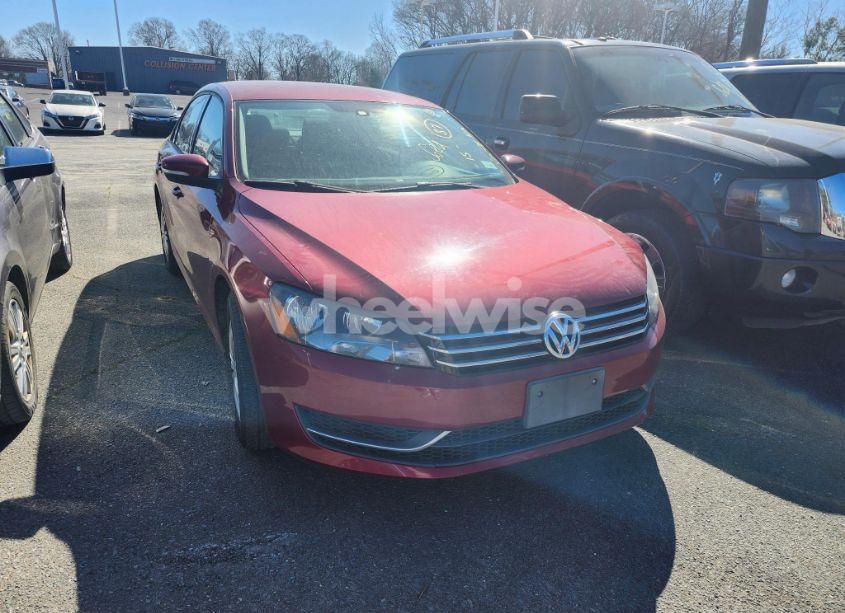 2015 Volkswagen Passat (VIN 1VWAT7A38FC052929) main photo