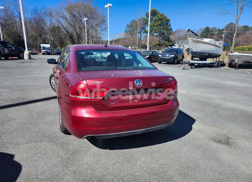 Photo 3 of 2015 Volkswagen Passat (VIN 1VWAT7A38FC052929)