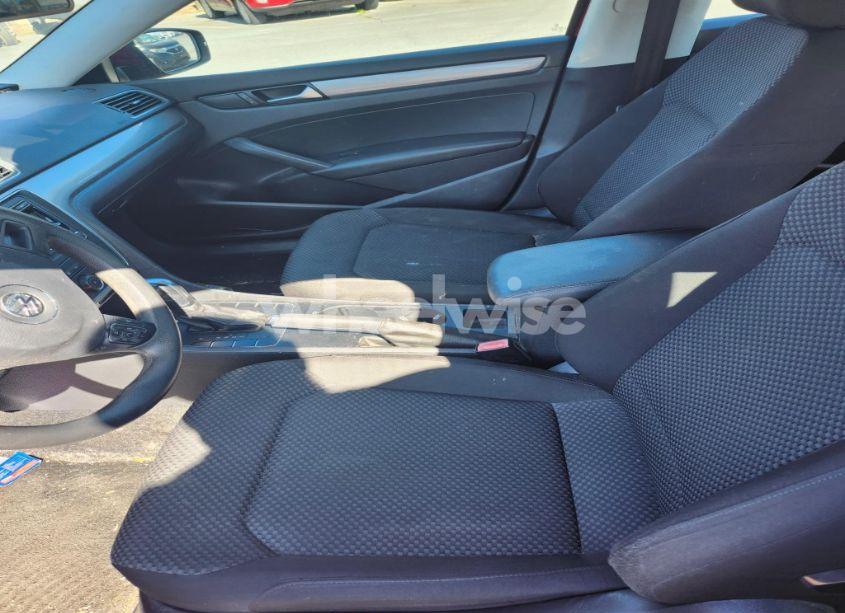 Photo 5 of 2015 Volkswagen Passat (VIN 1VWAT7A38FC052929)