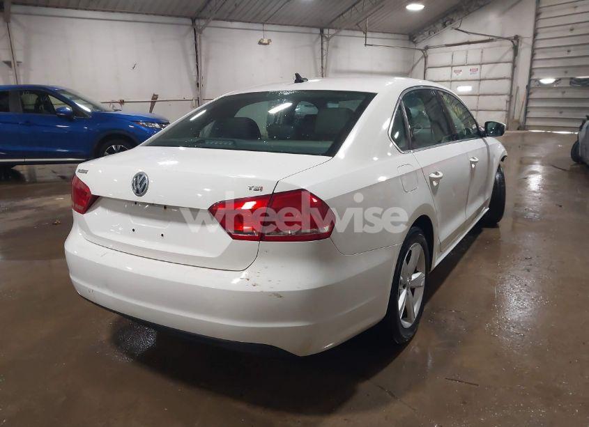 Photo 4 of 2015 Volkswagen Passat 1.8T LIMITED EDITION (VIN 1VWAT7A38FC076339)