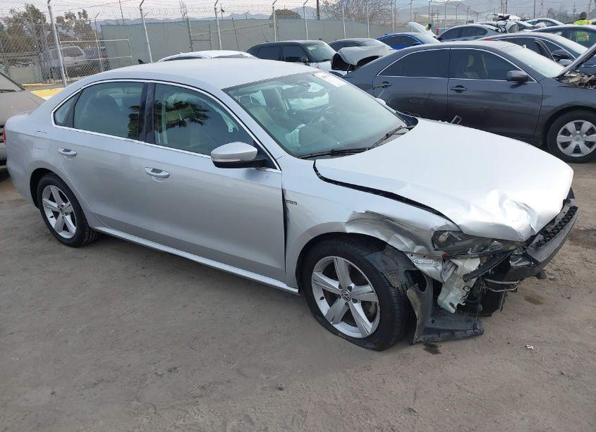 2015 Volkswagen Passat 1.8T LIMITED EDITION (VIN 1VWAT7A38FC092993) main photo