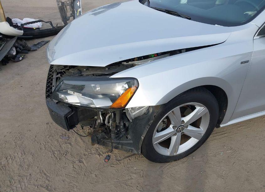 Photo 18 of 2015 Volkswagen Passat 1.8T LIMITED EDITION (VIN 1VWAT7A38FC092993)