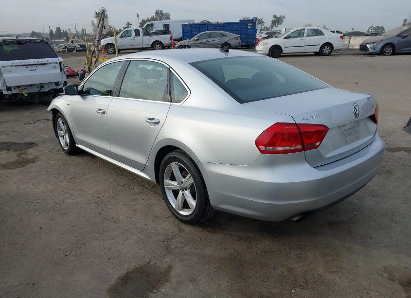 Photo 3 of 2015 Volkswagen Passat 1.8T LIMITED EDITION (VIN 1VWAT7A38FC092993)