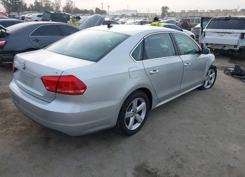 Photo 4 of 2015 Volkswagen Passat 1.8T LIMITED EDITION (VIN 1VWAT7A38FC092993)