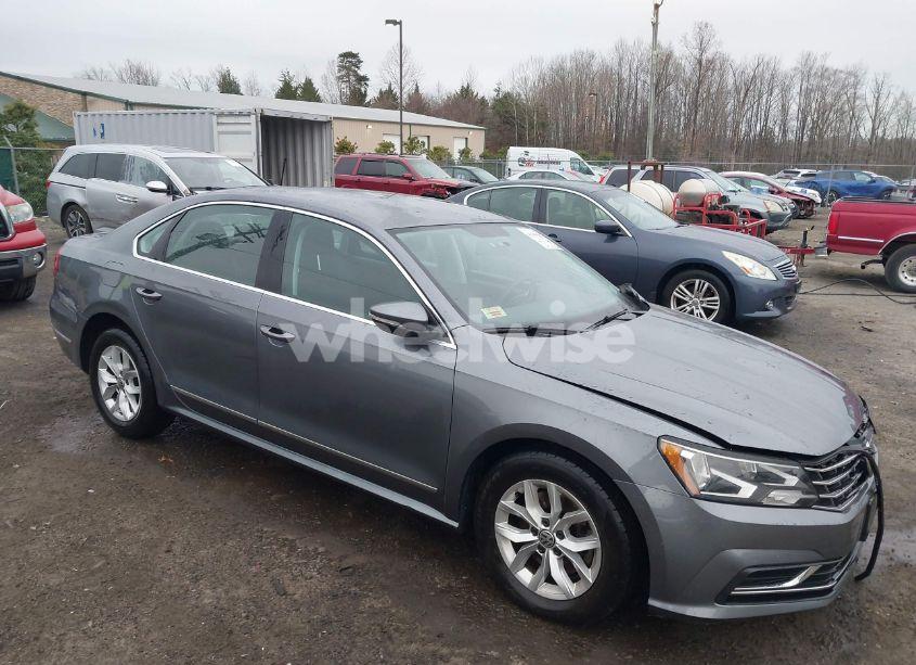 2017 Volkswagen Passat 1.8T S (VIN 1VWAT7A38HC025121) main photo