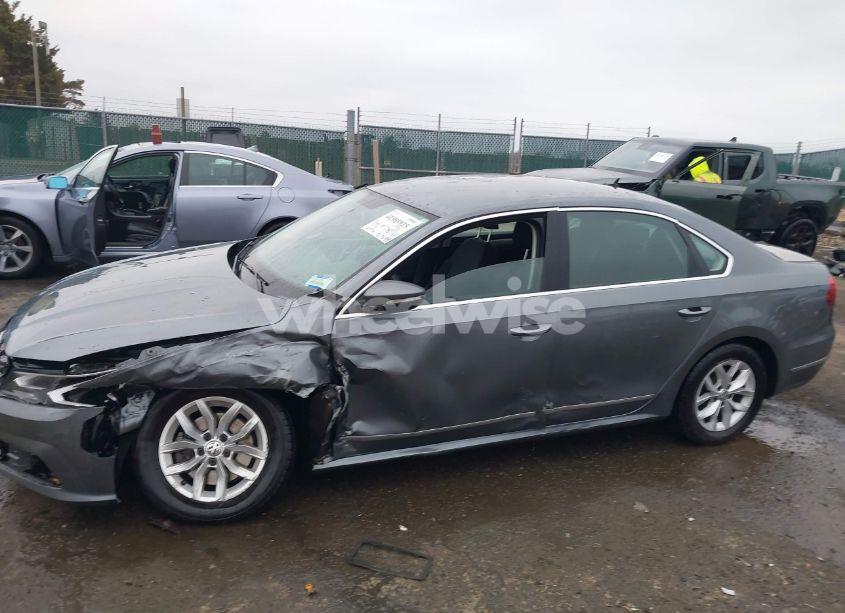 Photo 14 of 2017 Volkswagen Passat 1.8T S (VIN 1VWAT7A38HC025121)