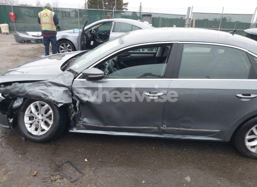 Photo 17 of 2017 Volkswagen Passat 1.8T S (VIN 1VWAT7A38HC025121)