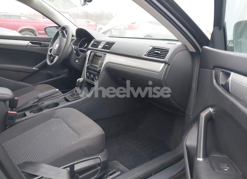 Photo 5 of 2017 Volkswagen Passat 1.8T S (VIN 1VWAT7A38HC025121)