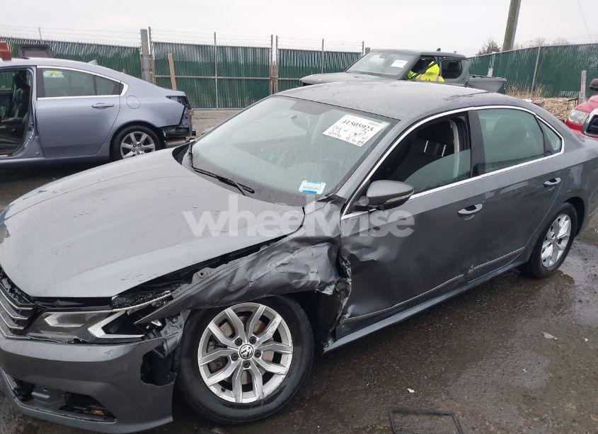 Photo 6 of 2017 Volkswagen Passat 1.8T S (VIN 1VWAT7A38HC025121)