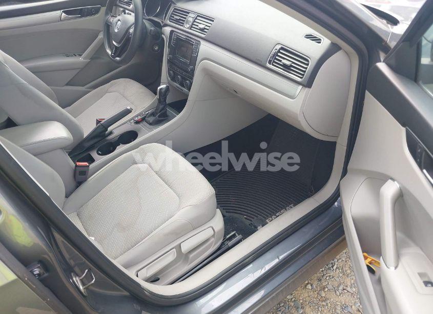 Photo 5 of 2017 Volkswagen Passat 1.8T S (VIN 1VWAT7A38HC043814)