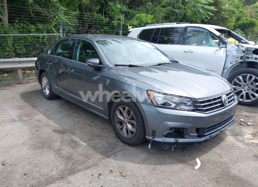 2017 Volkswagen Passat S (VIN 1VWAT7A38HC077932) main photo