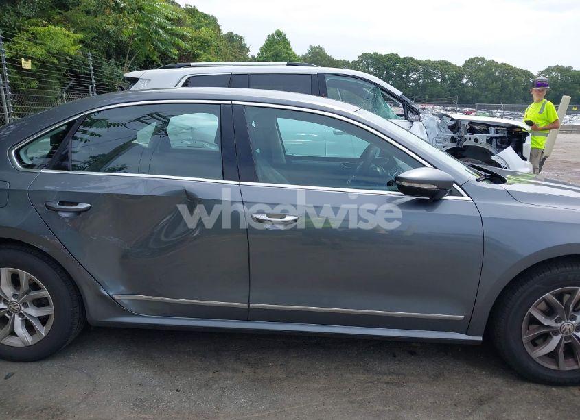 Photo 13 of 2017 Volkswagen Passat S (VIN 1VWAT7A38HC077932)