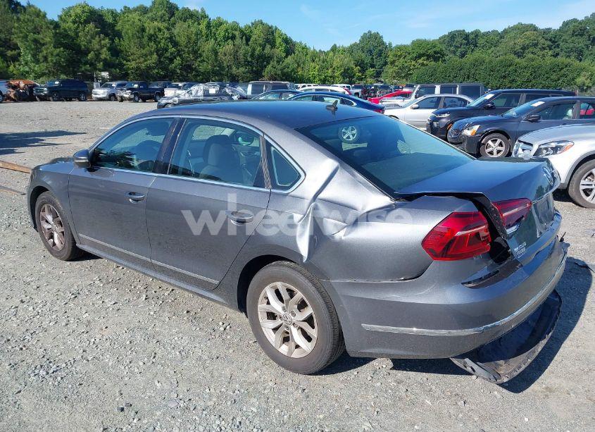 Photo 3 of 2017 Volkswagen Passat S (VIN 1VWAT7A38HC077932)