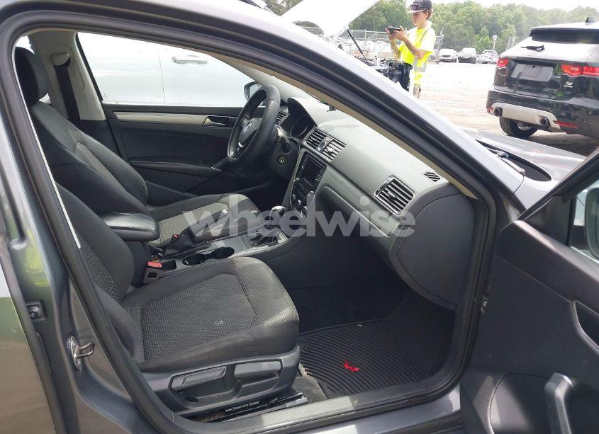 Photo 5 of 2017 Volkswagen Passat S (VIN 1VWAT7A38HC077932)