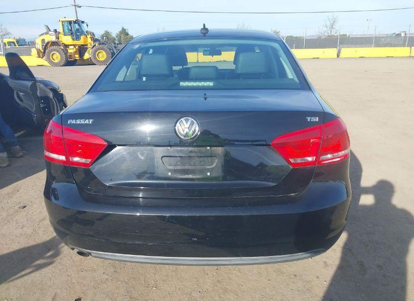 Photo 17 of 2014 Volkswagen Passat 1.8T WOLFSBURG EDITION (VIN 1VWAT7A39EC042666)