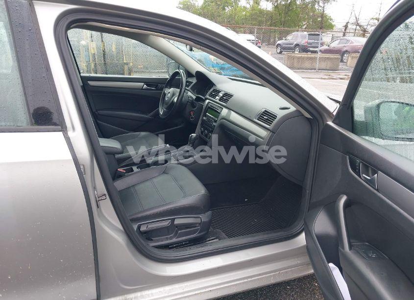 Photo 5 of 2014 Volkswagen Passat 1.8T WOLFSBURG EDITION (VIN 1VWAT7A39EC090183)