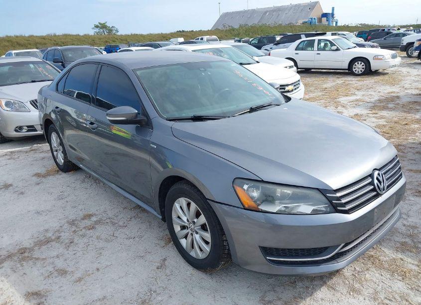 2015 Volkswagen Passat 1.8T WOLFSBURG EDITION (VIN 1VWAT7A39FC080318) main photo