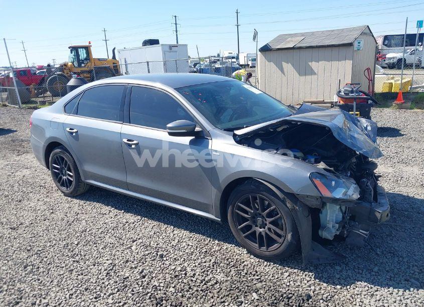 2015 Volkswagen Passat 1.8T WOLFSBURG EDITION (VIN 1VWAT7A39FC081887) main photo