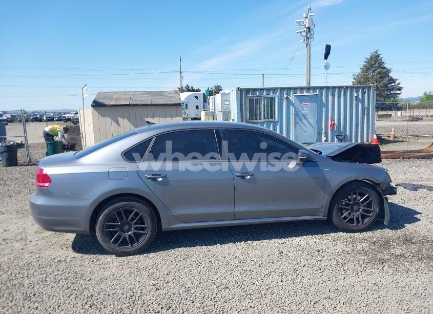 Photo 14 of 2015 Volkswagen Passat 1.8T WOLFSBURG EDITION (VIN 1VWAT7A39FC081887)