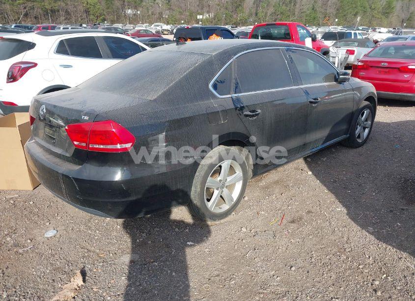 Photo 4 of 2015 Volkswagen Passat 1.8T LIMITED EDITION (VIN 1VWAT7A39FC104889)