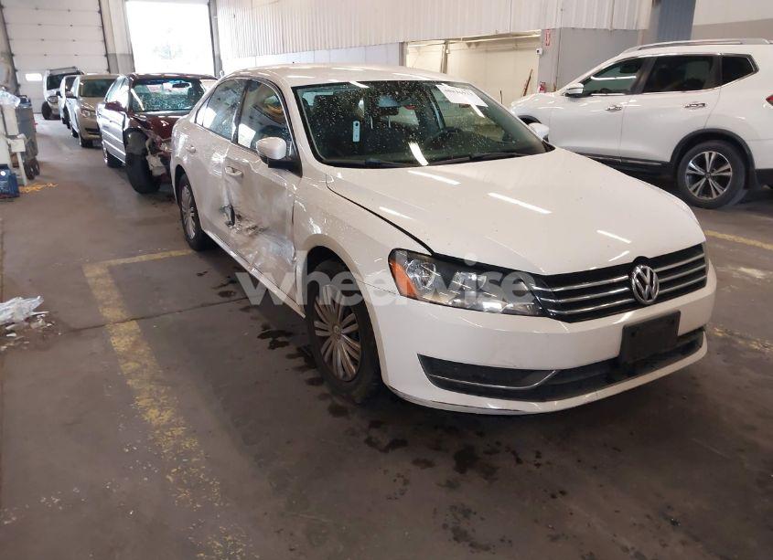 2015 Volkswagen Passat 1.8T S (VIN 1VWAT7A39FC106075) main photo