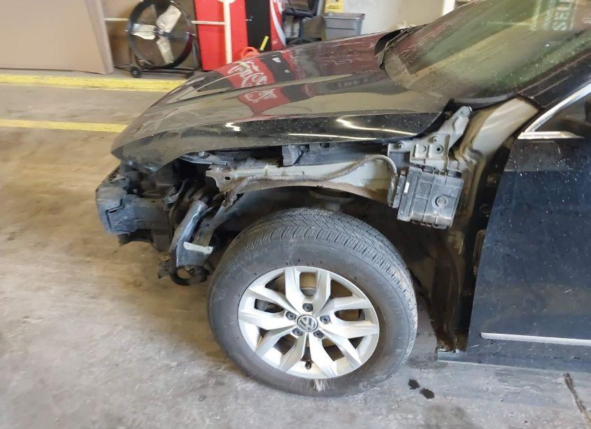 Photo 18 of 2016 Volkswagen Passat 1.8T S (VIN 1VWAT7A39GC039253)