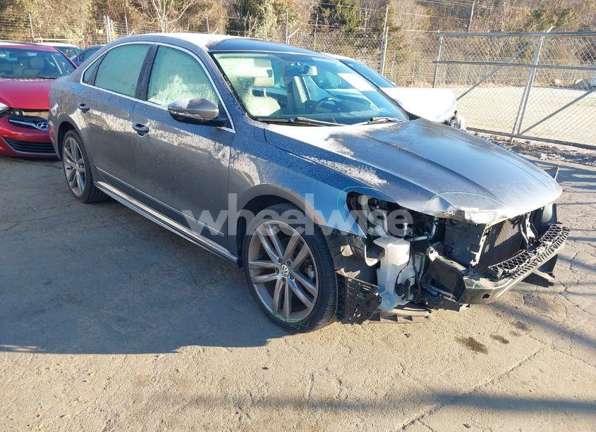 2016 Volkswagen Passat 1.8T R-LINE (VIN 1VWAT7A39GC067411) main photo