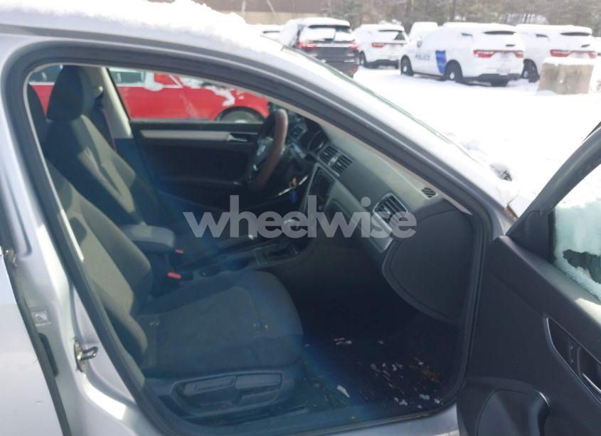 Photo 5 of 2016 Volkswagen Passat 1.8T S (VIN 1VWAT7A39GC067859)