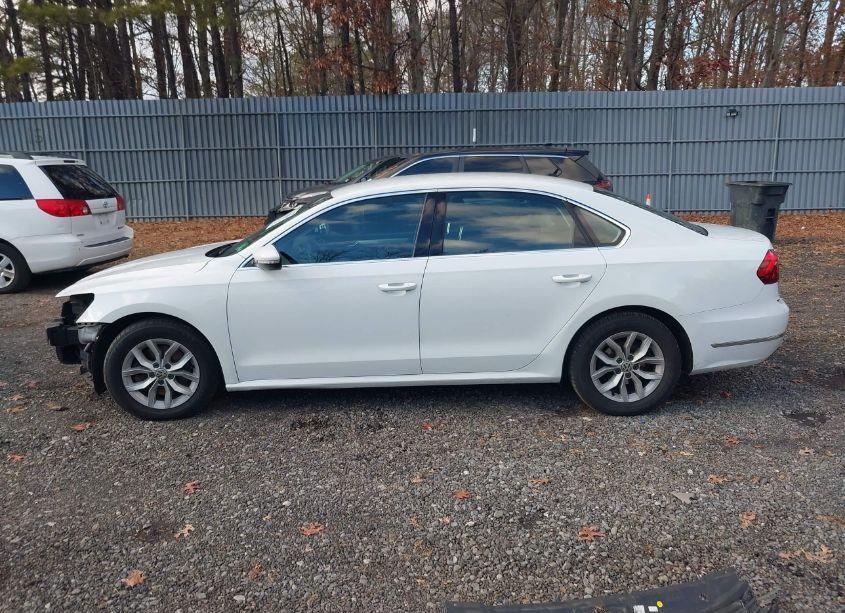 Photo 14 of 2017 Volkswagen Passat 1.8T S (VIN 1VWAT7A39HC014774)