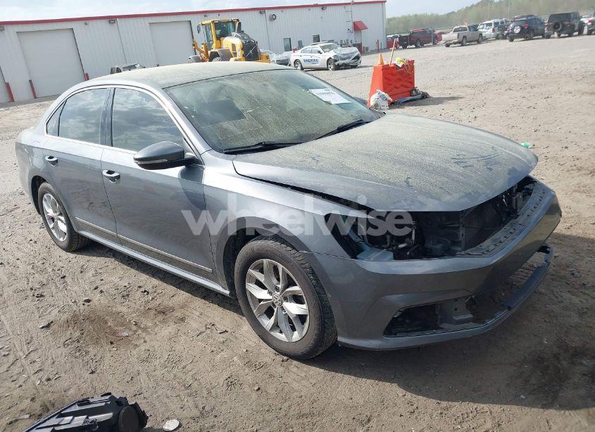 2017 Volkswagen Passat 1.8T S (VIN 1VWAT7A39HC056846) main photo