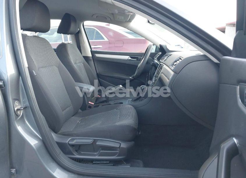 Photo 5 of 2017 Volkswagen Passat 1.8T S (VIN 1VWAT7A39HC086199)