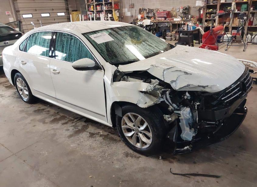 2017 Volkswagen Passat 1.8T S (VIN 1VWAT7A39HC086316) main photo