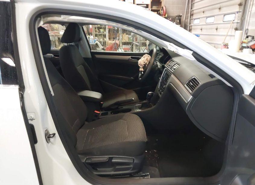 Photo 5 of 2017 Volkswagen Passat 1.8T S (VIN 1VWAT7A39HC086316)