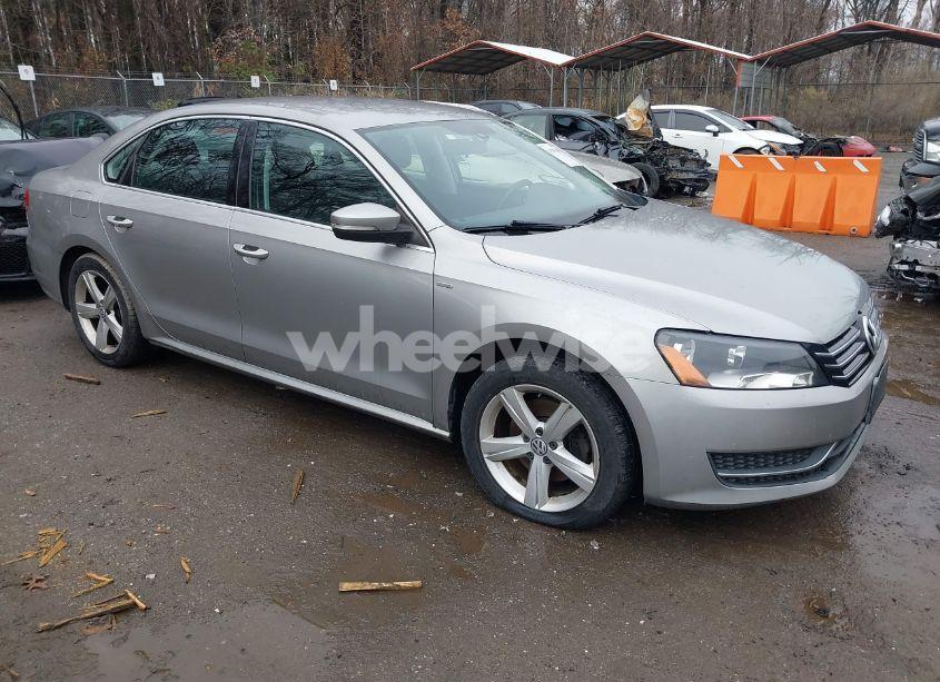 2014 Volkswagen Passat 1.8T WOLFSBURG EDITION (VIN 1VWAT7A3XEC020997) main photo