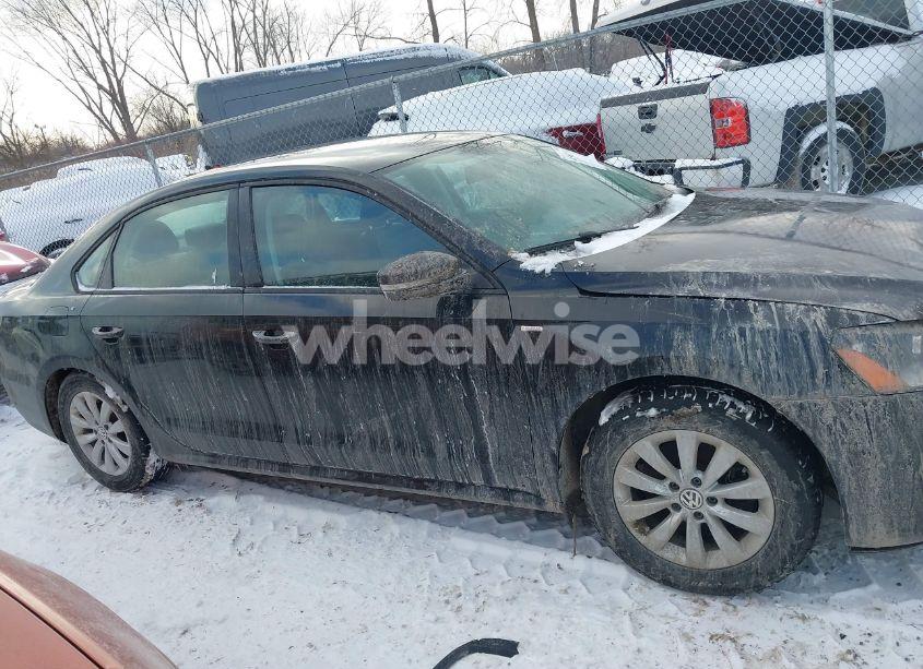 Photo 13 of 2014 Volkswagen Passat 1.8T WOLFSBURG EDITION (VIN 1VWAT7A3XEC095182)