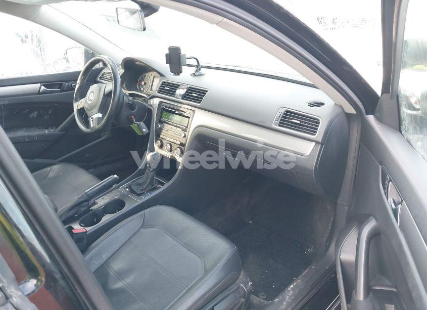 Photo 5 of 2014 Volkswagen Passat 1.8T WOLFSBURG EDITION (VIN 1VWAT7A3XEC095182)