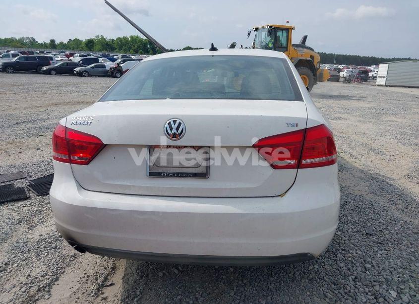 Photo 16 of 2015 Volkswagen Passat 1.8T WOLFSBURG EDITION (VIN 1VWAT7A3XFC004039)